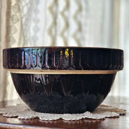 10.5" Antique Dark Brown Ruckel's Picket Fence Mixing Bowl
