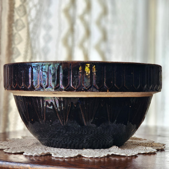 10.5" Antique Dark Brown Ruckel's Picket Fence Mixing Bowl