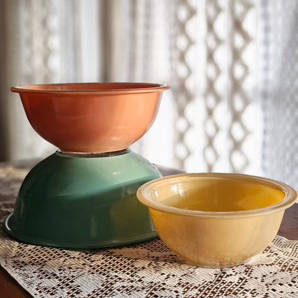 Vintage Set of 3 Glass Pyrex Pastel Clear Bottom Nesting Mixing Bowls