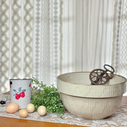 12.5" Antique Beige Ruckel's Sawtooth Stoneware Mixing Bowl