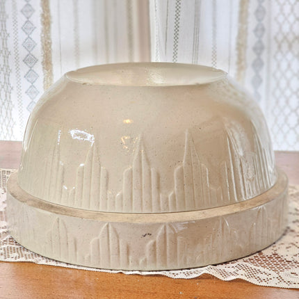 12.5" Antique Beige Ruckel's Sawtooth Stoneware Mixing Bowl