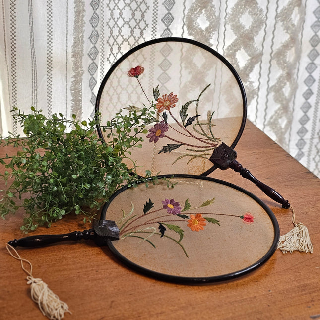 Vintage Chinese SuXiu Silk Embroidery Fan