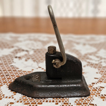 Vintage Wilson Jones Bet Single Hole Paper Punch