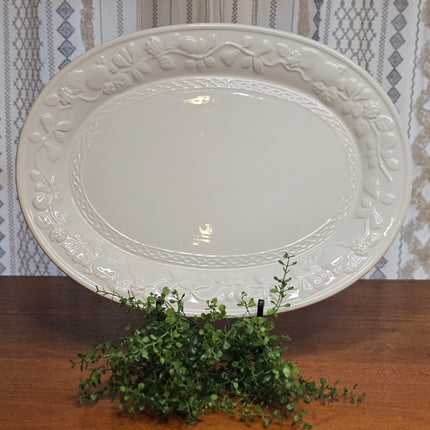 Gibson Home Fruitful White Oval Ceramic Serving Tray