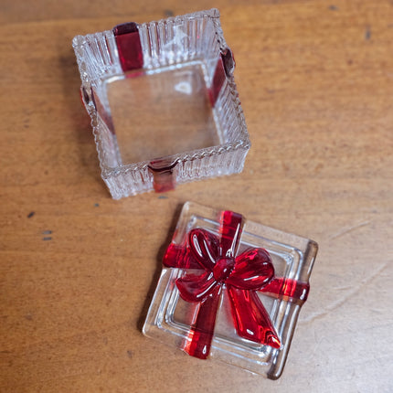 2.75" Square Glass Lidded Present Box