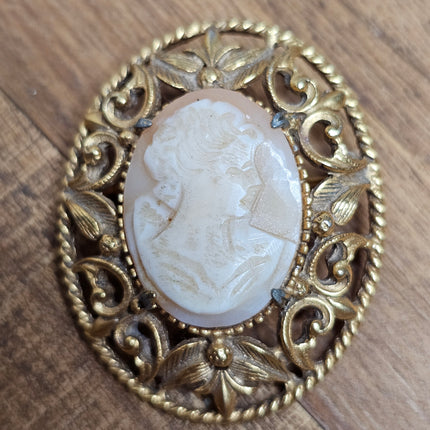 Vintage Florenza Carved Shell Cameo Brooch Pin