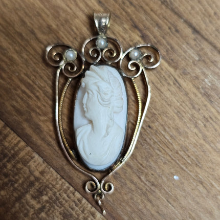 Vintage 10K Yellow Gold Hand-Carved Shell Cameo Pendant