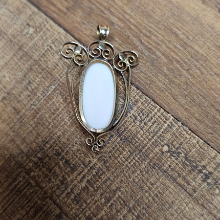 Vintage 10K Yellow Gold Hand-Carved Shell Cameo Pendant