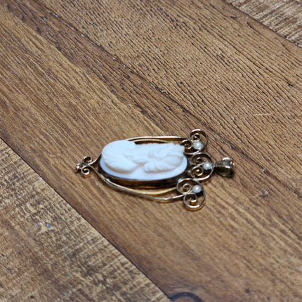 Vintage 10K Yellow Gold Hand-Carved Shell Cameo Pendant