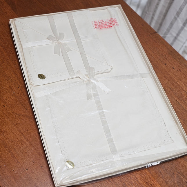 Vintage Linen Placemats and Napkins Set