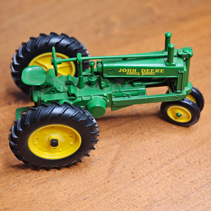 ERTL John Deere Tractor Model "A" 1/16 Scale