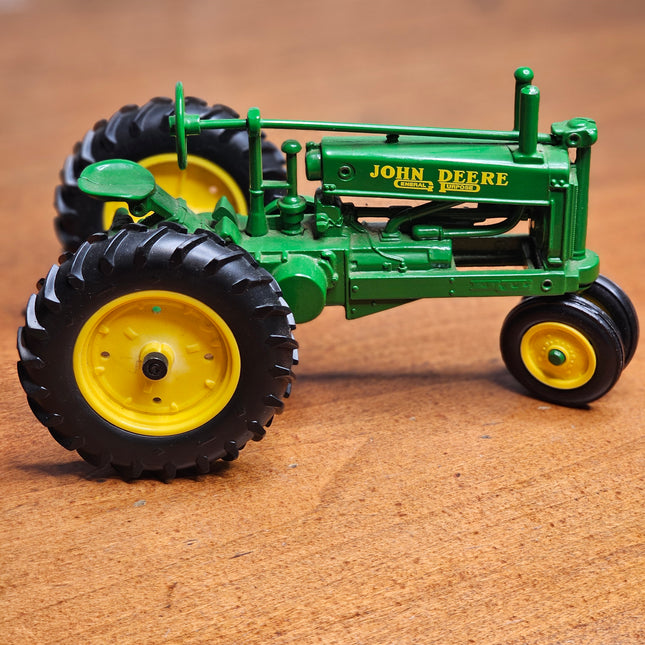 ERTL John Deere Tractor Model "A" 1/16 Scale
