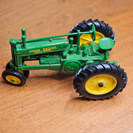 ERTL John Deere Tractor Model "A" 1/16 Scale