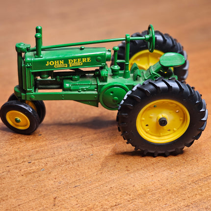 ERTL John Deere Tractor Model "A" 1/16 Scale