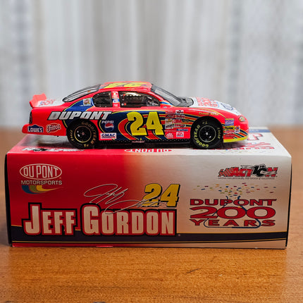 Jeff Gordon #24 DuPont 200th 2002 Chevrolet Monte Carlo Diecast Model Car 1:24