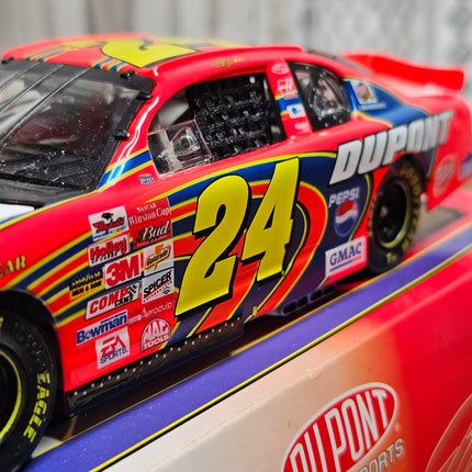 Jeff Gordon #24 DuPont 200th 2002 Chevrolet Monte Carlo Diecast Model Car 1:24