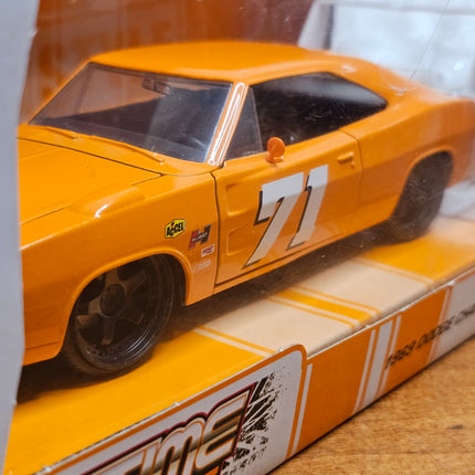 Big Time Muscle 1968 Dodge Charger Daytona #71 Diecast Model Car 1:24