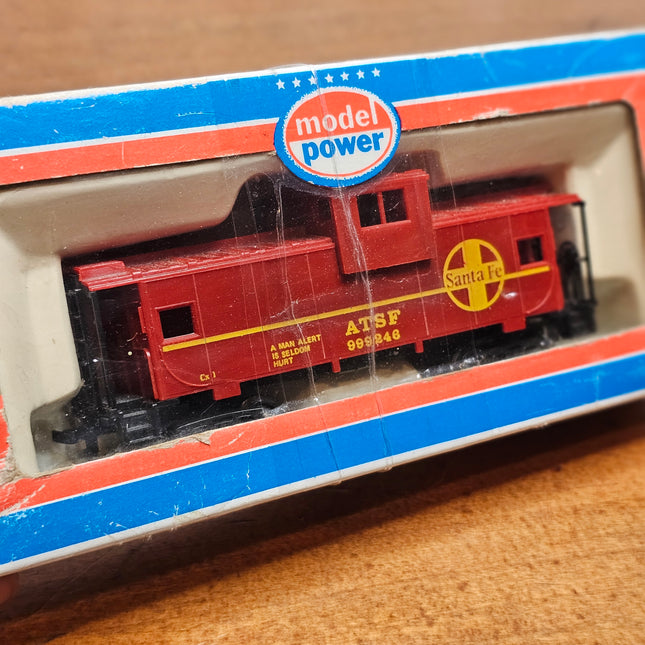 Model Power HO Scale Sante Fe Caboose Car
