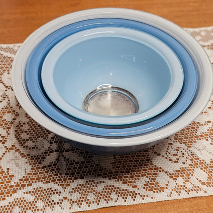 Vintage Set of 3 Glass Pyrex Moody Blues Clear Bottom Nesting Mixing Bowls