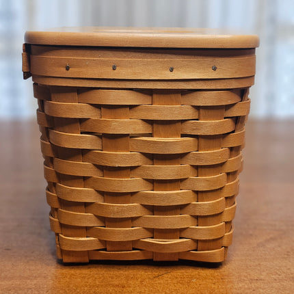 2001 Longaberger Tissue Basket