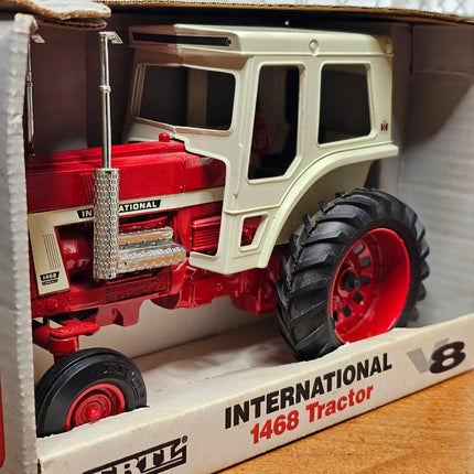 ERTL International 1468 Tractor 1/16 Scale