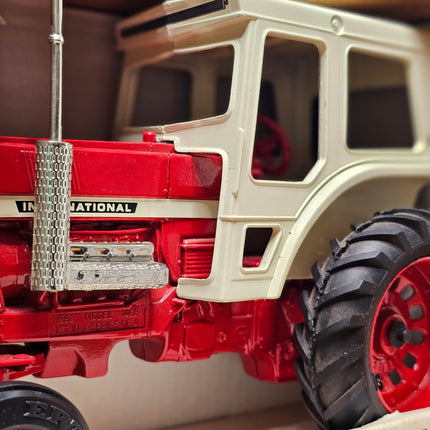 ERTL International 1468 Tractor 1/16 Scale