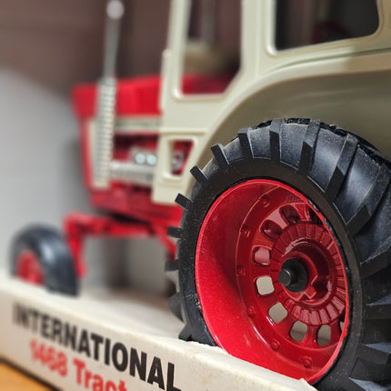 ERTL International 1468 Tractor 1/16 Scale