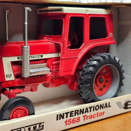 ERTL International 1568 Tractor 1/16 Scale