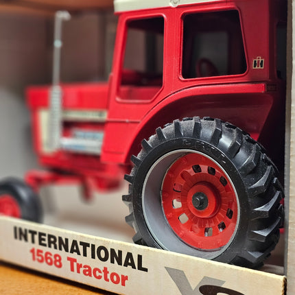 ERTL International 1568 Tractor 1/16 Scale