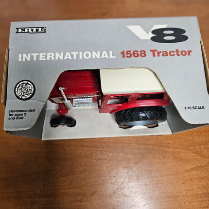 ERTL International 1568 Tractor 1/16 Scale